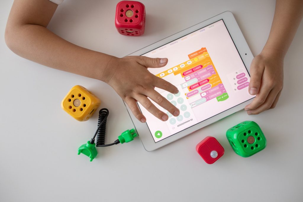 Child solving programming problem on a cognitive coding toy